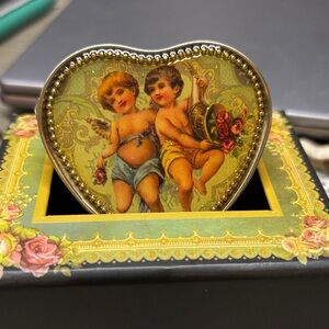 Vintage-Style Heart Trinket /pillBox with Cherub Artwork - Yellow & Gold